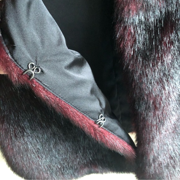 American Eagle Outfitters Faux Fur Vest. Black with Wine Highlights. Size XS - Picture 16 of 16